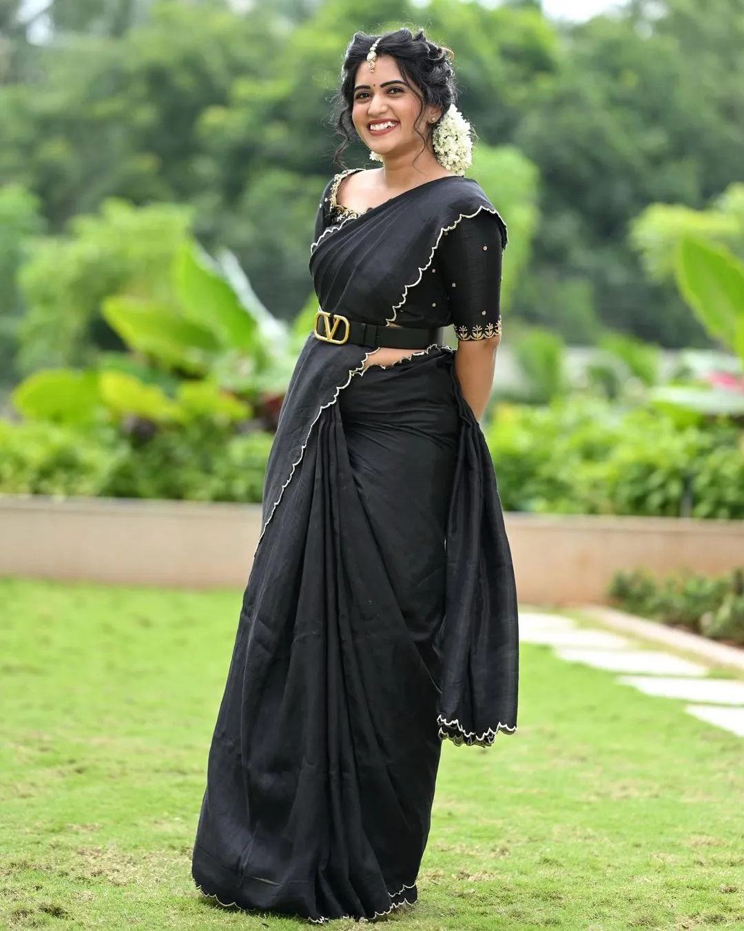 INDIAN TV ACTRESS SRAVANTHI CHOKARAPU IN BLACK SAREE 4